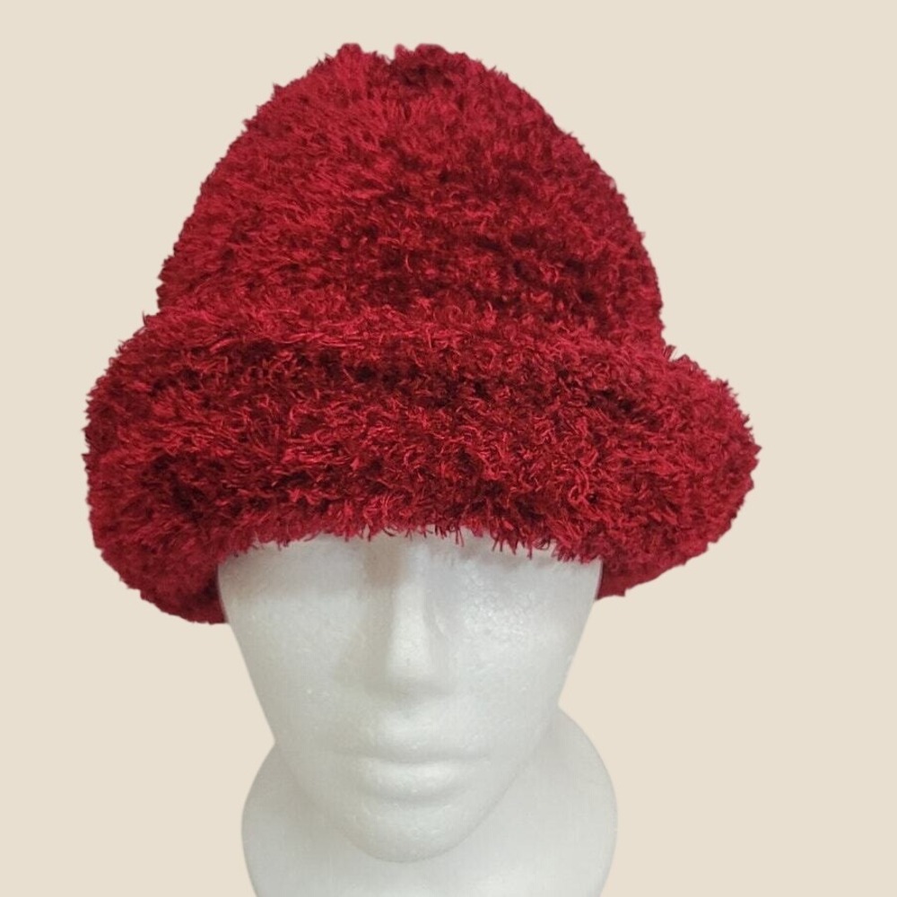 St. John's Bay Beanie Hat Winter Cozy Fuzzy Eyelash Knit Streetwear Deep Red Hat